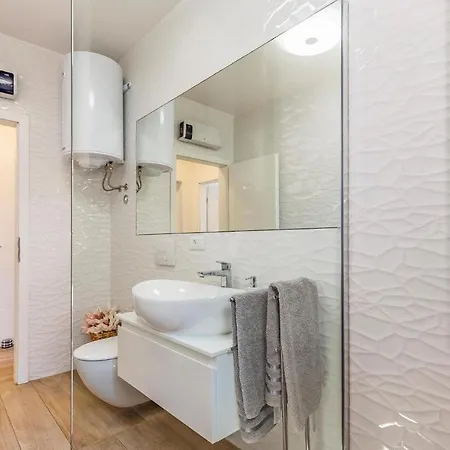 2 Bedroom Gorgeous In 메덜린