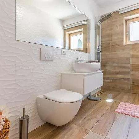 2 Bedroom Gorgeous In
