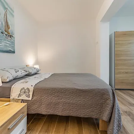 2 Bedroom Gorgeous In 아파트 메덜린
